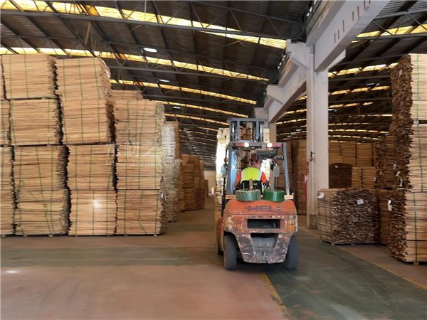 国内橡胶木拼板市场：出货放缓但价格坚挺(图1)