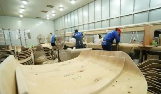 容县弯板今年产值预计60亿元(图1) 容县弯板今年产值预计60亿元(图1)