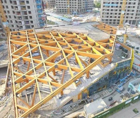 江苏省首栋 “近零碳”木结构建筑封顶(图1)