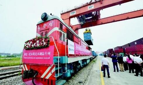 俄罗斯木材乘中欧专列到武汉