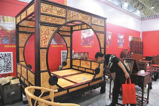 最贵床38万元：珍稀木材全手工制作