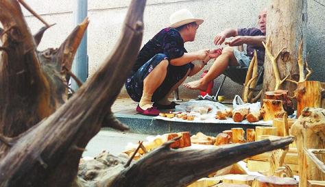 价格材超过小叶紫檀 崖柏再演“疯狂木头”(图1)