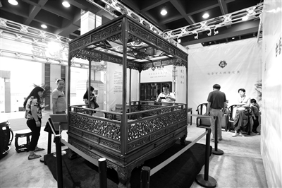 身价过半亿的海黄大床