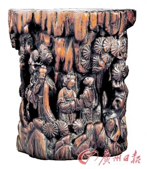 沉香木人物笔筒