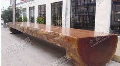 非洲花梨木在温州非遗广场展出 原产喀麦隆7吨重(图1) 非洲花梨木在温州非遗广场展出 原产喀麦隆7吨重(图1)