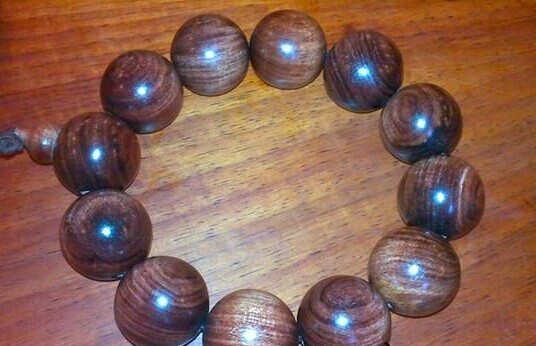 紫檀柳物美价廉被木材商热捧(图2) 紫檀柳手串