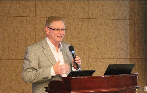 美国西部木材产品协会代表Mr.Frank Stewart 