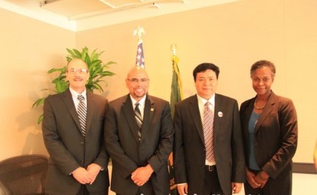 赵树丛与美国林务局副局长就国有林管理进行探讨