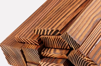 防腐木是什么木头做的?材质、加工与应用解析(图1) 防腐木是什么木头做的?材质、加工与应用解析(图1)