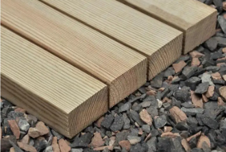 防腐木是什么木头做的?材质、加工与应用解析(图3) 防腐木是什么木头做的?材质、加工与应用解析(图3)